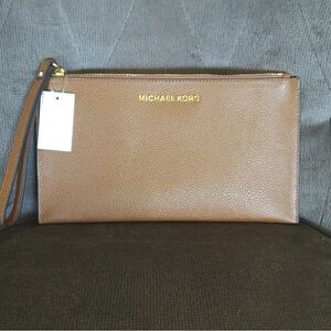 Michael Kors pebbled leather TAN Large Zip Clutch Wristlet NWT